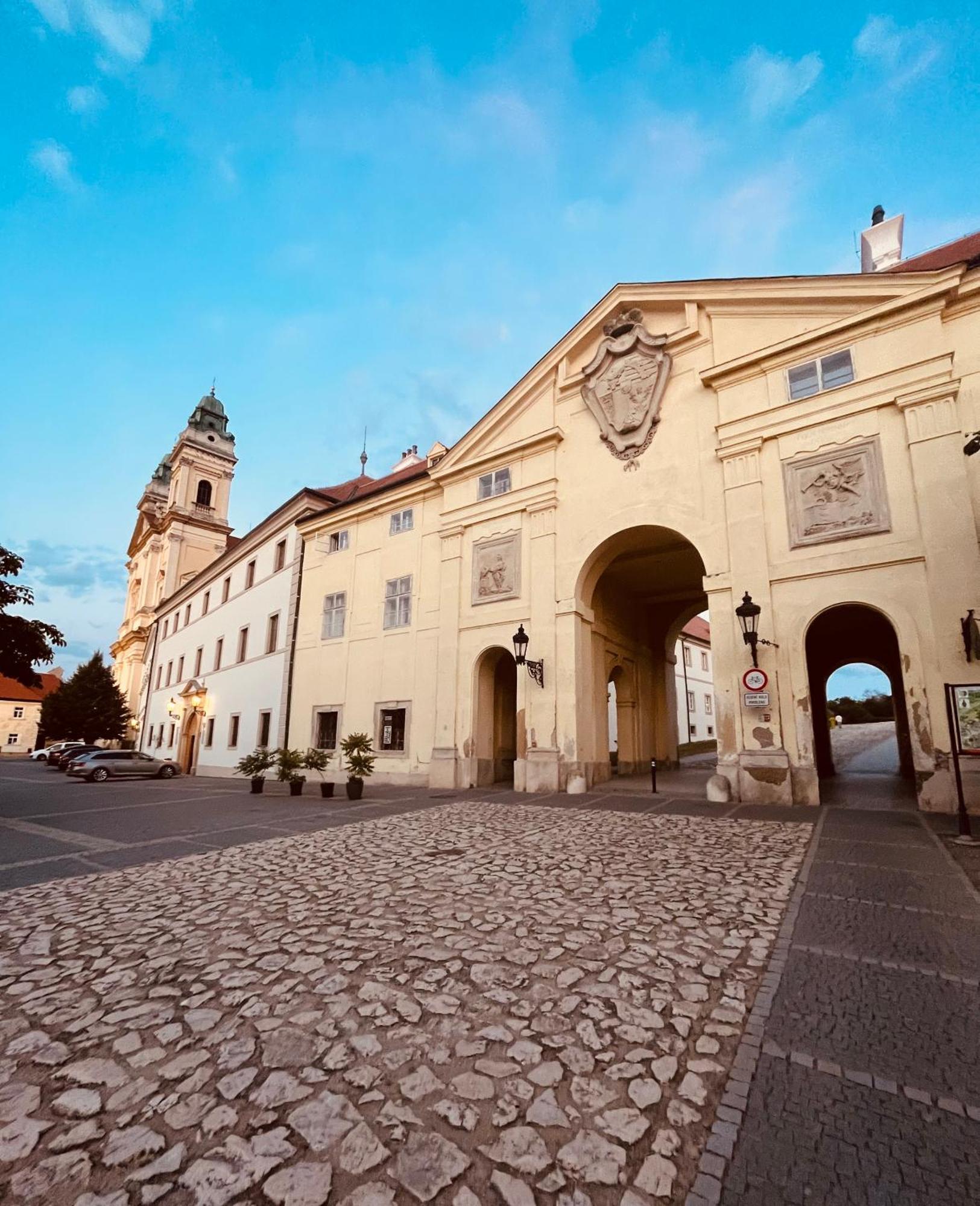 Relaxační studio VERA s UBYTOVÁNÍM Valtice Esterno foto